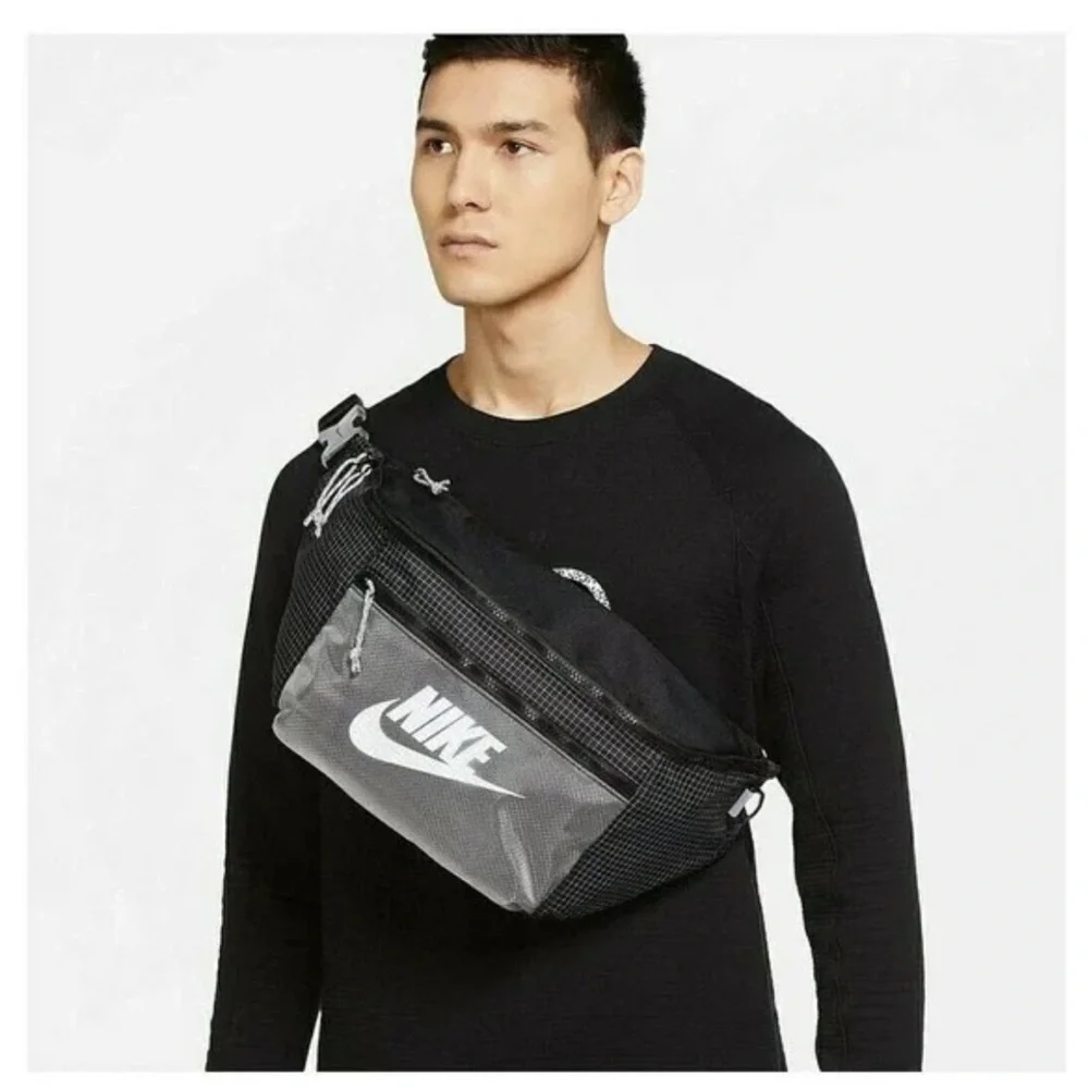 Nike - Picture 2 of 6